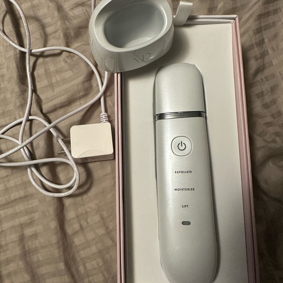 BRAND NEW. NIB. White, Ultrasonic Exfoliating Skin Spatula. IN UNOPENED BOX - Picture 6 of 8